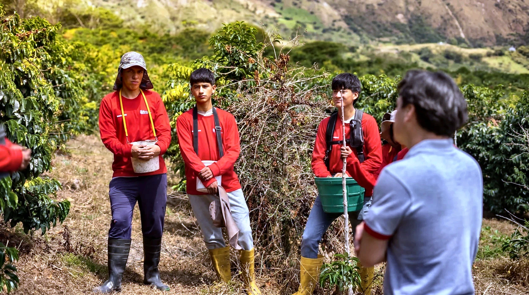 Juan Peña with young producers in the field